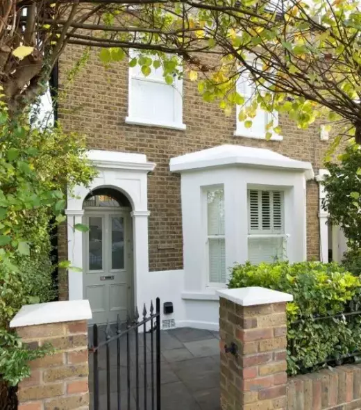 TIMBER-FRONT-DOOR-AND-BAY-SASH-FRONT-VIEW.jpg